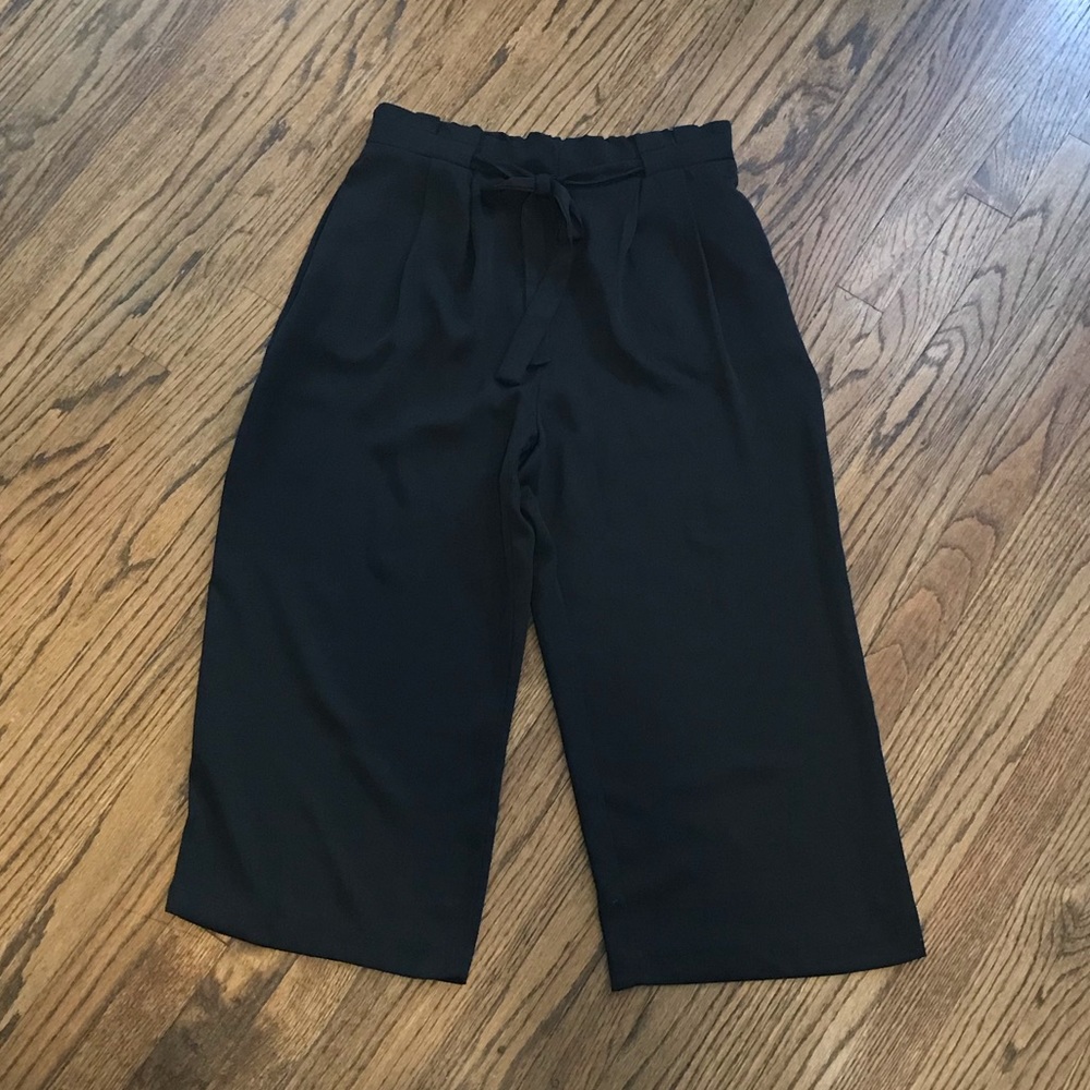 SOLD ☀️ Zara Black Tie Waist Culotte